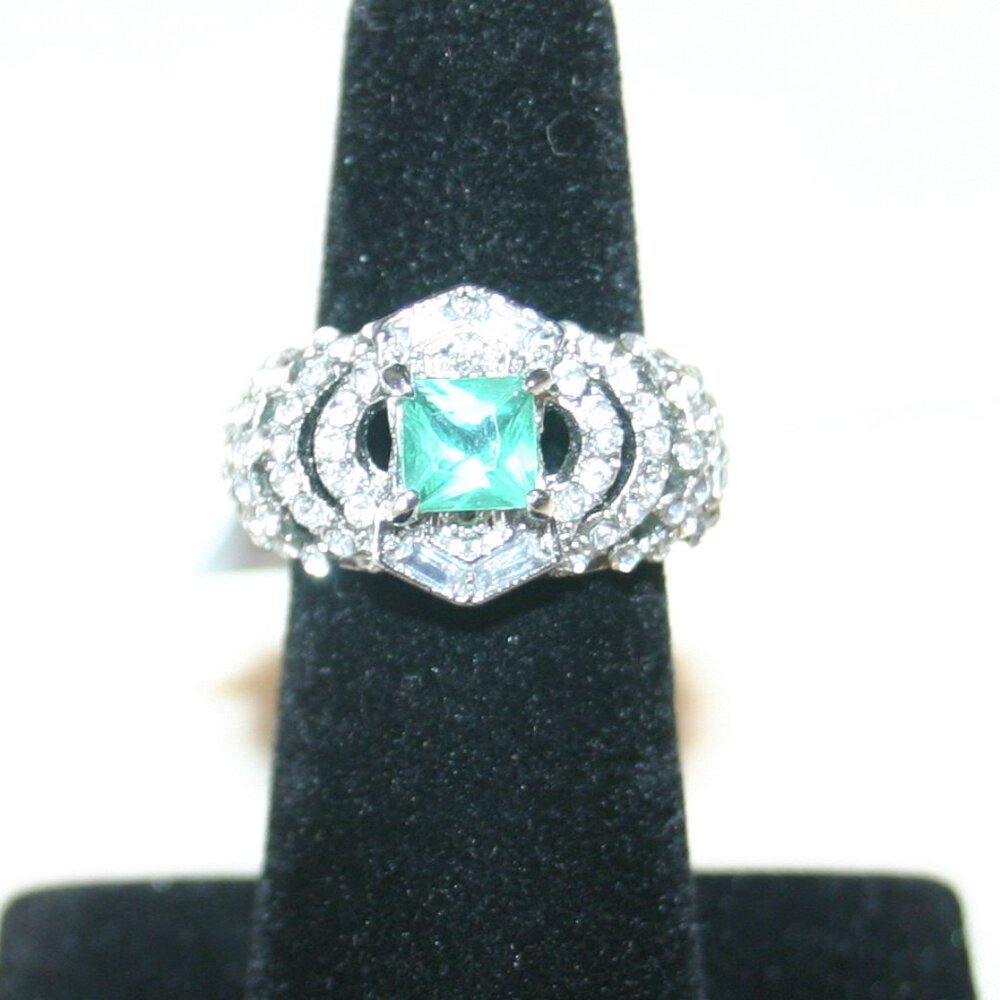 Ladies Fashion Silver Tone Ring  Layered Faux-Diamonds w/Green Stone SZ 6 RG1s